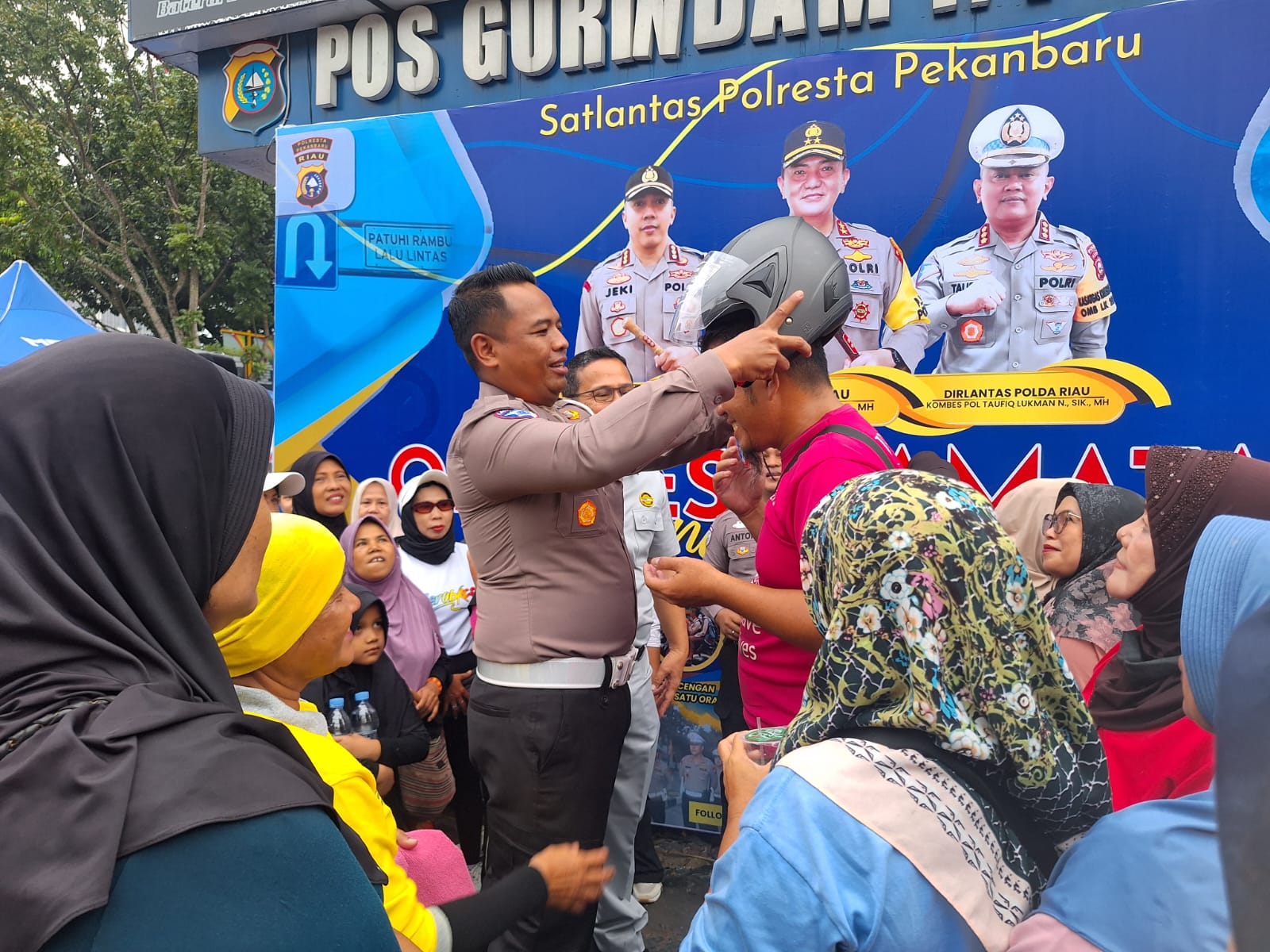 Satlantas Polresta Pekanbaru Gelar Senam Sehat dan Sosialisasi Operasi Keselamatan Lancang Kuning 2025