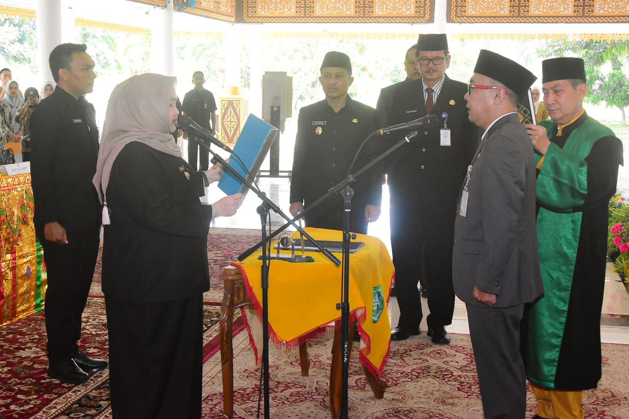 Bupati Bengkalis Kasmarni Lantik dr Ersan Saputra TH Sebagai Sekda