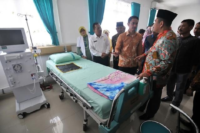 Gubernur Jambi banting kursi lihat perawat dan dokter jaga tidur pulas