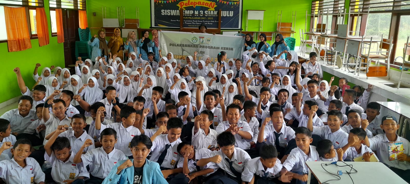 Mahasiswa UNRI Sosialisasikan Bahaya Narkoba di SMPN 3 Siak Hulu