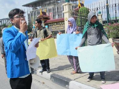 RZ Diminta Mundur Dari Jabatannya dan Minta Maaf ke Masyarakat Riau