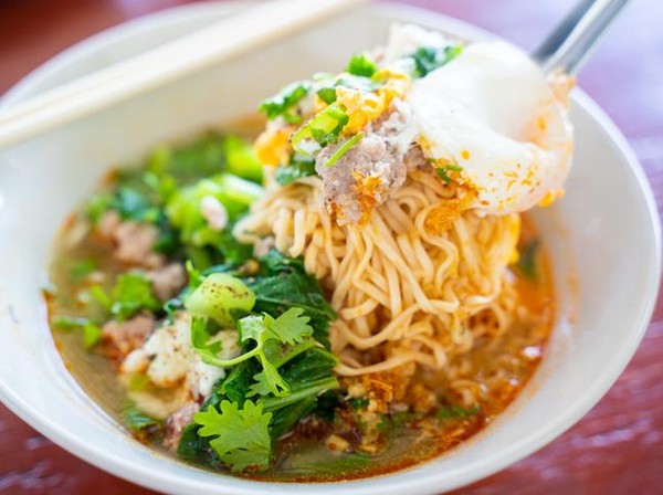 Cheating ala Dokter Gizi, Ini Cara Makan Mi Instan Tapi Tetep 'Sehat'