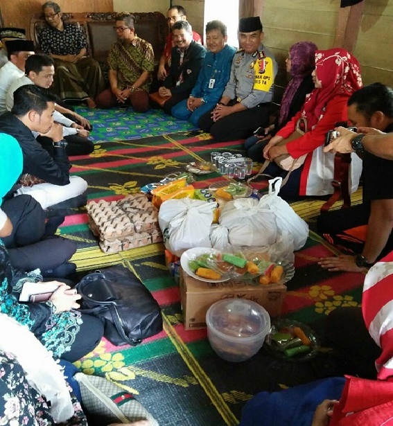 Beri Bantuan Sembako Kepada Warga Kurang Mampu, Susanto : Ini Dari Niat Hati Kami Berbagi