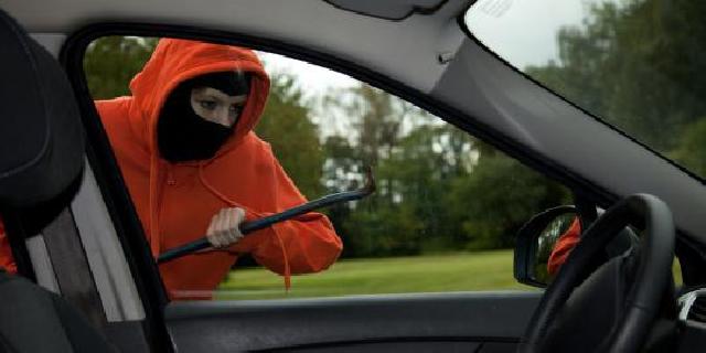 Sedang Enak Tidur, Avanza di Teras Rumah Lenyap