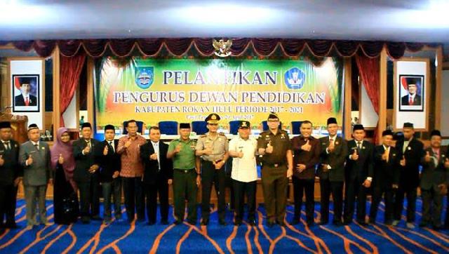 Plt Bupati Lantik Pengurus Dewan Pendidikan Rohul