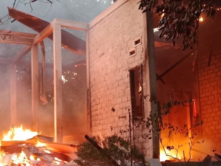 Rumah PNS di Koto Sentajo Kuansing Terbakar, Diduga Akibat Korsleting Listrik dan Kerugian Capai 500 Juta