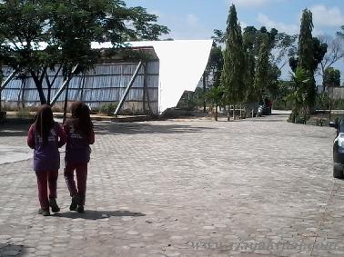 Masih Dalam Tahap Pembangunan, Aula SMPN 4 Tambang Sudah Amruk