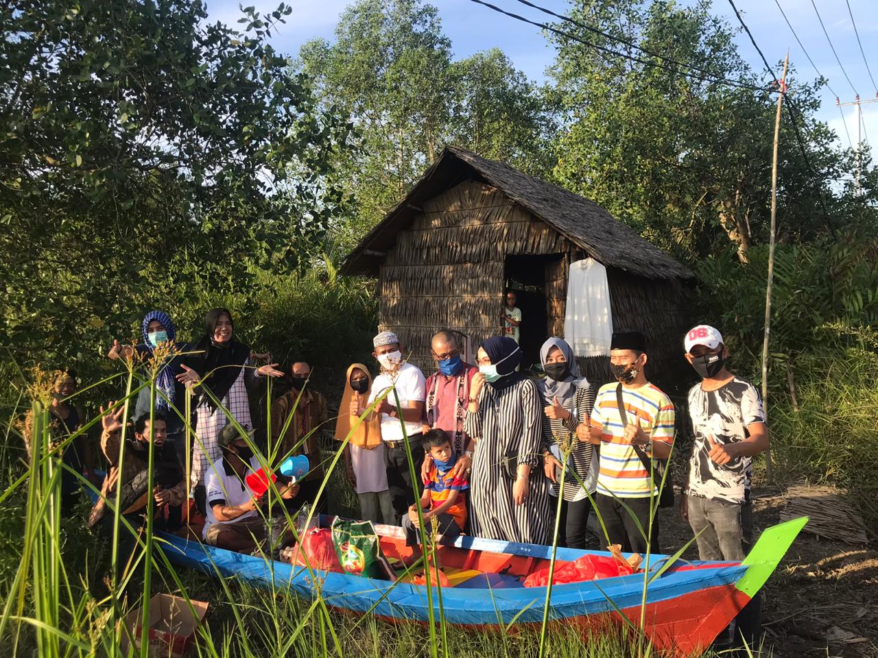 Dibulan Berkah, KPSI Inhil Salurkan Bantuan Satu Unit Sampan