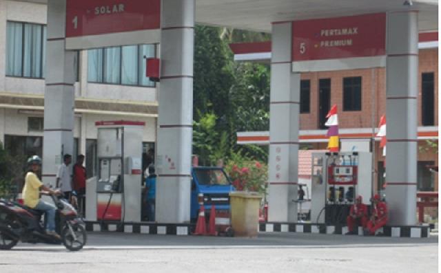 SPBU Nakal, Prioritaskan Jerigen Dari Pada Kendaraan