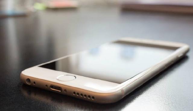 Jangan Pernah Bawa Ponsel ke Kamar Mandi