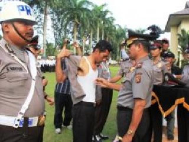 Enam Polisi Diberhentikan Dengan Tidak Hormat