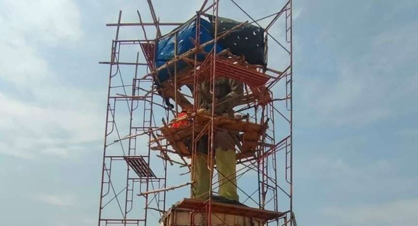 Karena Tak Mirip, Patung Bung Karno di Banyuasin Akhirnya Ditutup Terpal