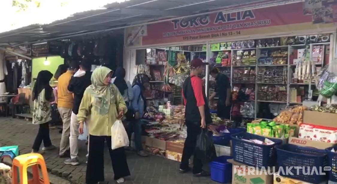 Libur Panjang Dongkrak Penjualan Oleh-Oleh di Pasar Bawah Pekanbaru