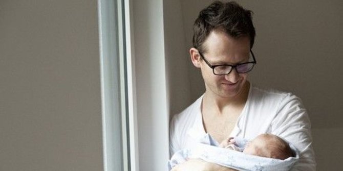 Penyebab Mengapa Bayi Lebih Mudah Ngantuk saat Digendong dan Digoyang