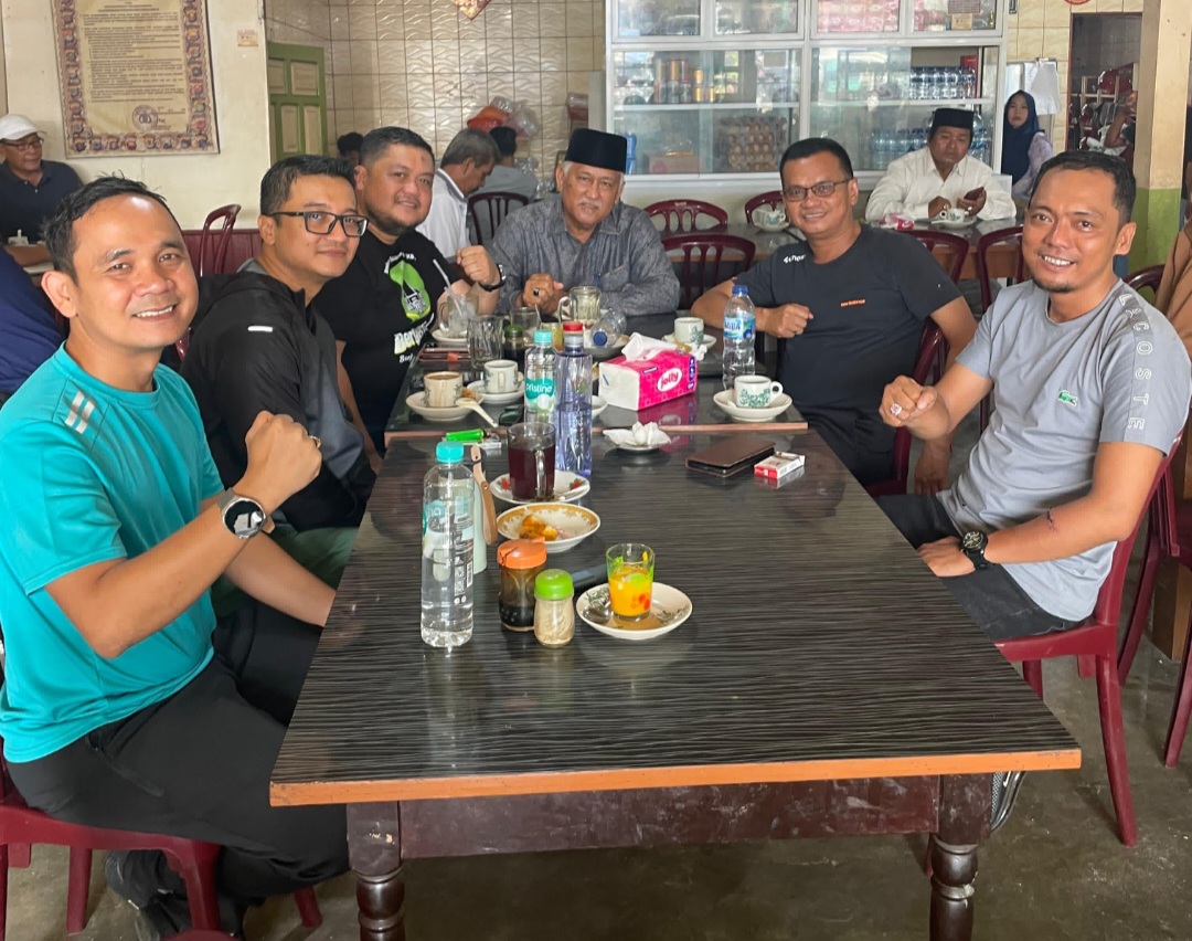 Ngopi Bareng Tomas, Kapolres Inhil Sampaikan Pesan Pilkada Damai