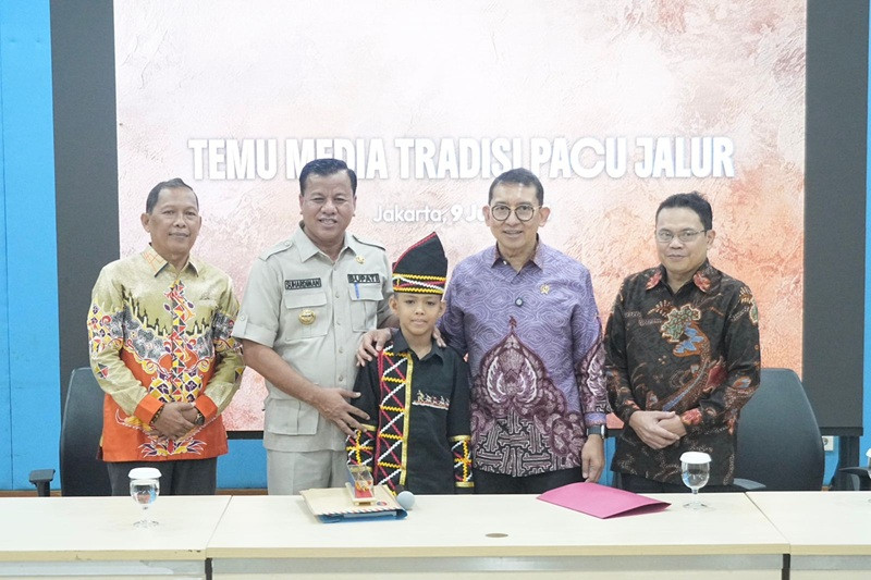 Rayyan Arkan Dhika, Bocah Penari Pacu Jalur yang Menjadi Duta Budaya Indonesia