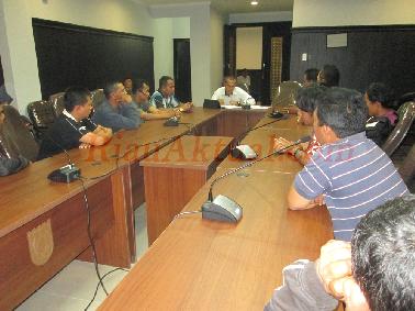 Puluhan Karyawan Bus TMP Datangi Gedung DPRD