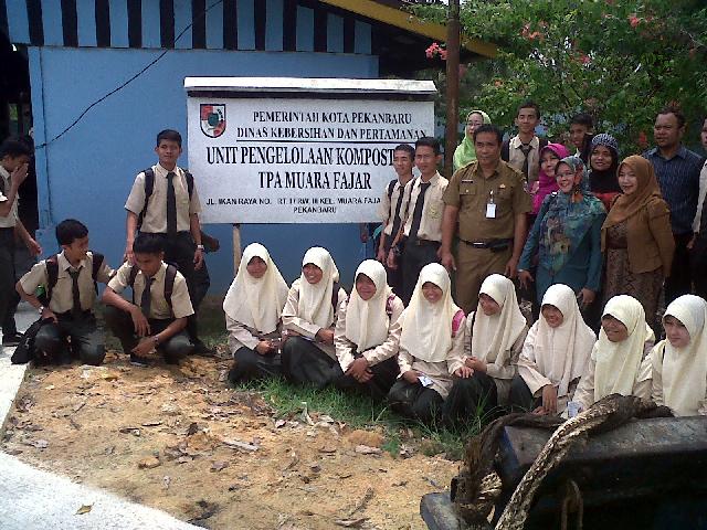 Murid MAN 1 Pekanbaru Ikuti Pelatihan Pengolahan Sampah di TPA Muara Fajar