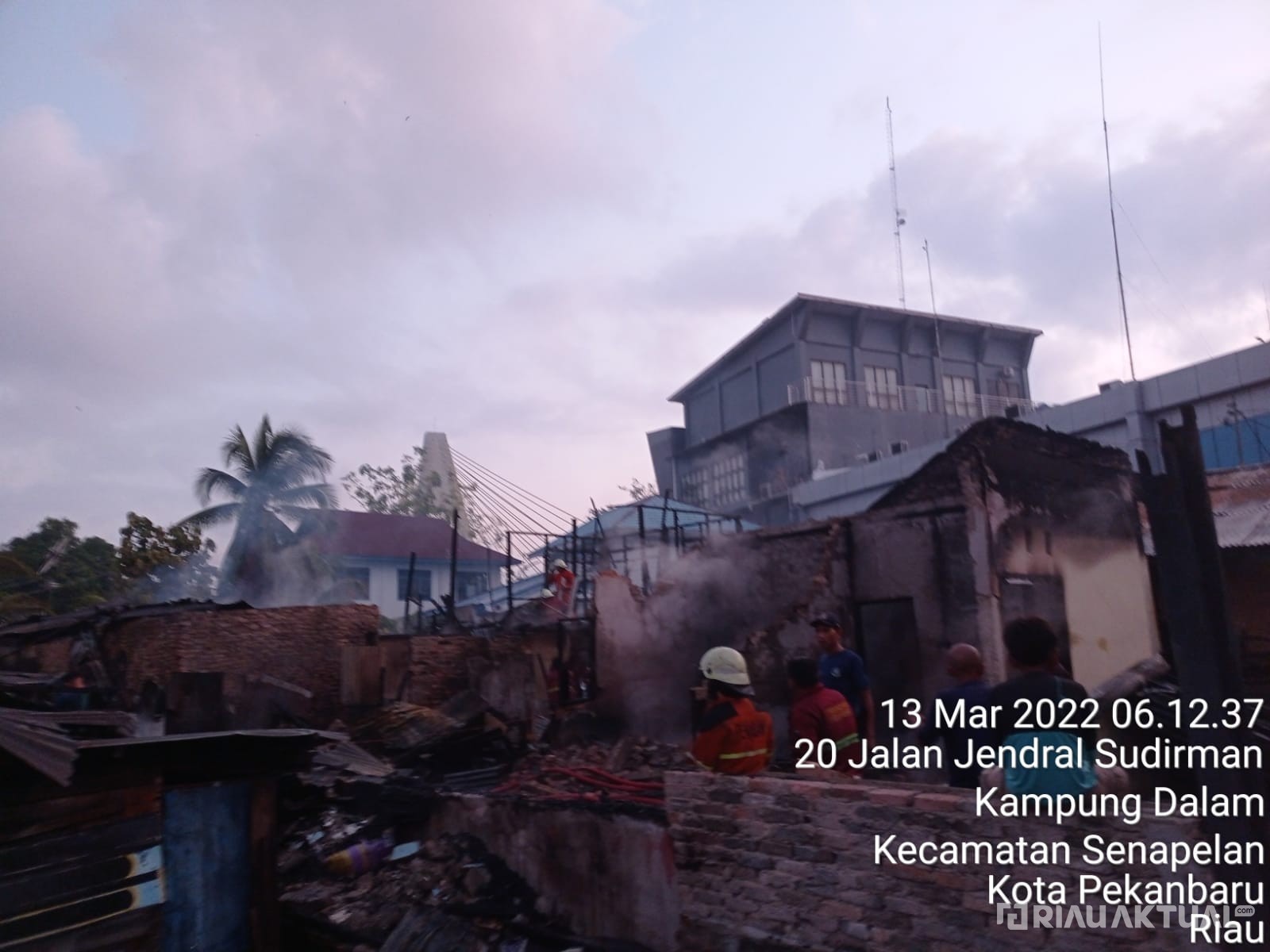 Amukan Si Jago Merah Hanguskan 12 Unit Rumah di Kampung Dalam