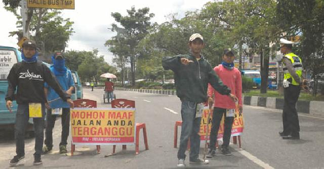 Waduh ! Deklarasi Ramli-Irvan, Jalan Arifin Achmad Sempat Ditutup