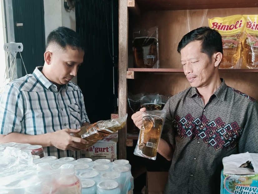 Polsek Pasir Penyu Pastikan Minyakita di Inhu yang Beredar Sesuai Standar Pemerintah