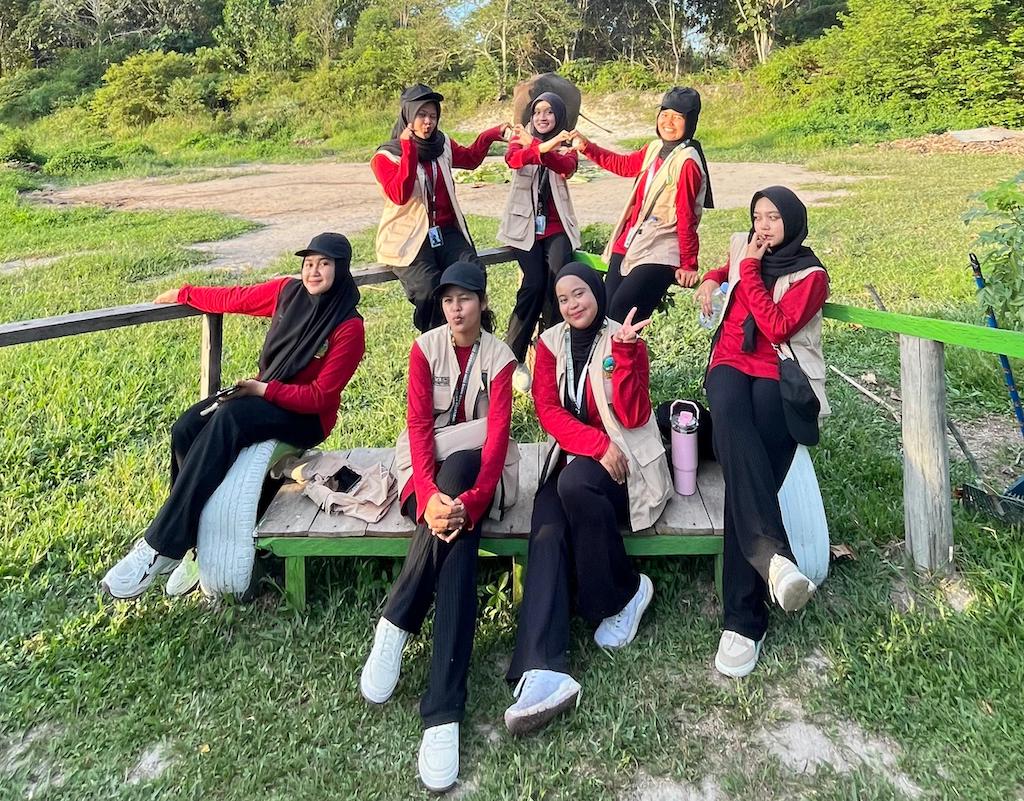 Mahasiswa KKN UHT Pekanbaru Kunjungi Taman Nasional Tesso Nilo, Bahas Pemulihan Hutan