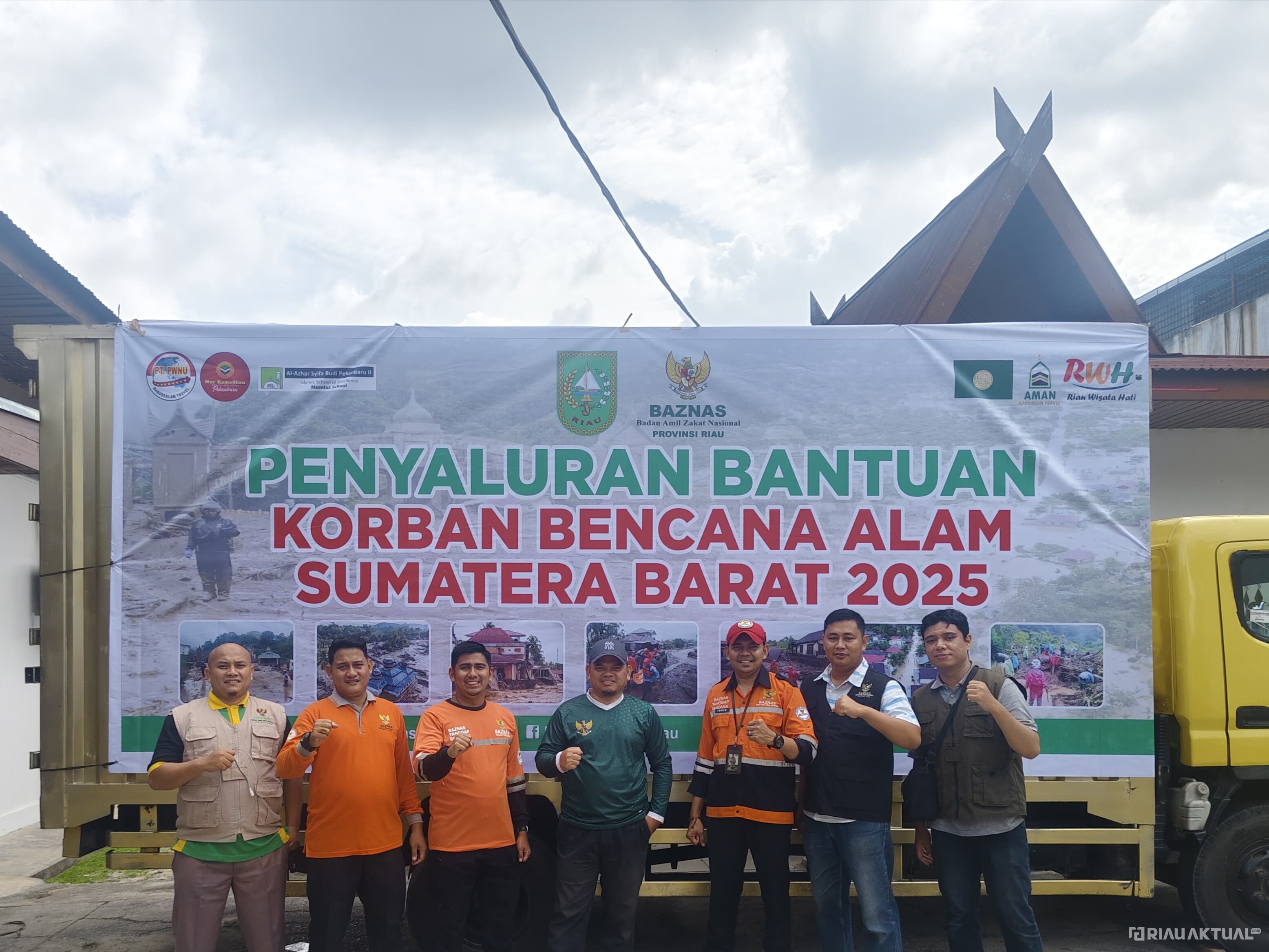 Baznas Riau Salurkan Bantuan Kemanusian Untuk Korban Bencana Sumatera Barat