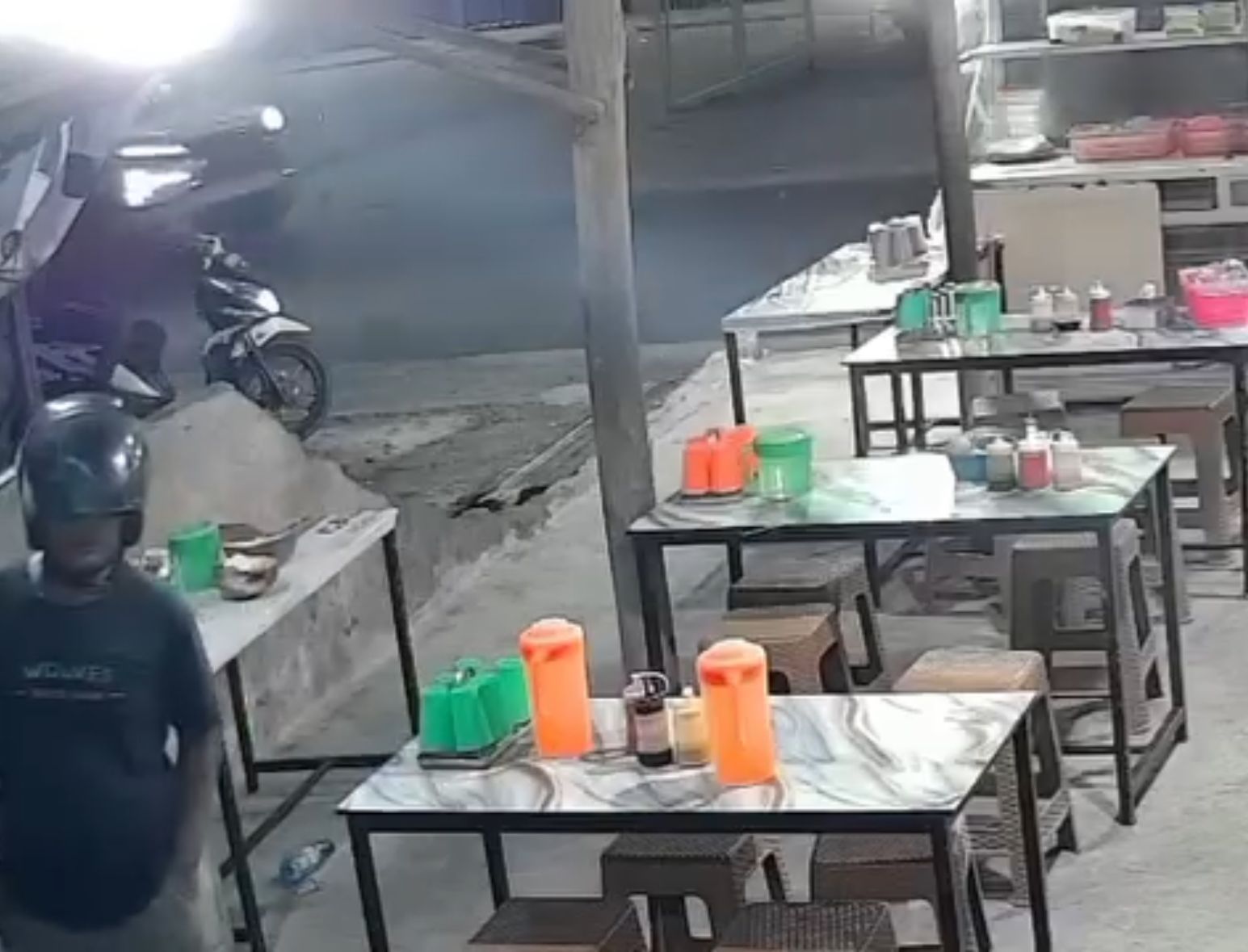 Aksi Pencurian Tabung Gas saat Magrib di Pekanbaru Terekam CCTv