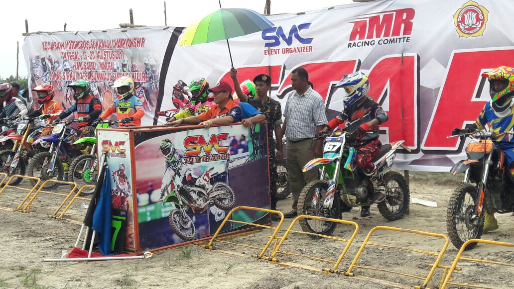 Bupati Mursini Buka Kejuaraan Kejurda Motor Cross Desa Sukamaju
