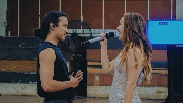 Berani Cium Bunga Citra Lestari di Atas Panggung, Ray Prasetya Panen Hujatan