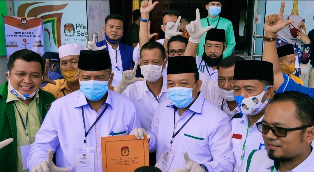 Ratusan Simpatisan KSM, Ikut Antar Pasangan Alfedri-Husni di KPU Siak