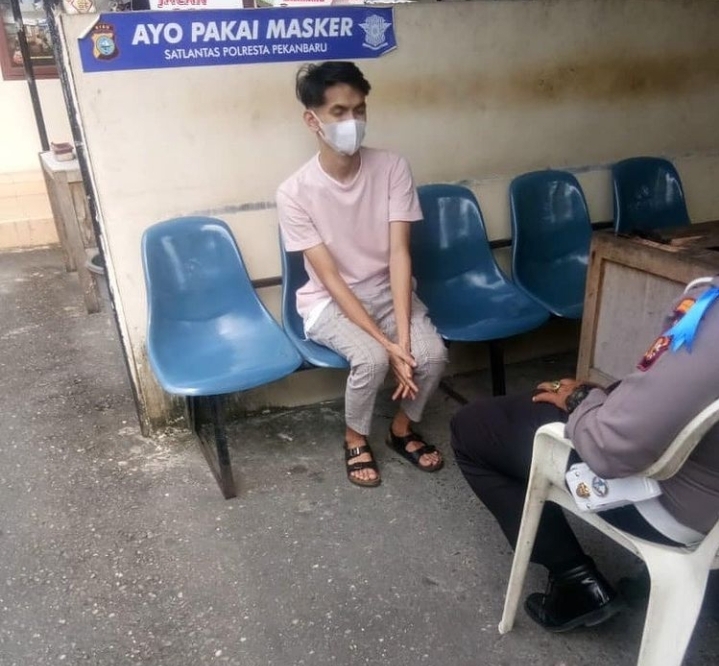 Video Freestyle Berdiri Diatas Motor Viral, Pengendara Akhirnya Ditilang Polisi