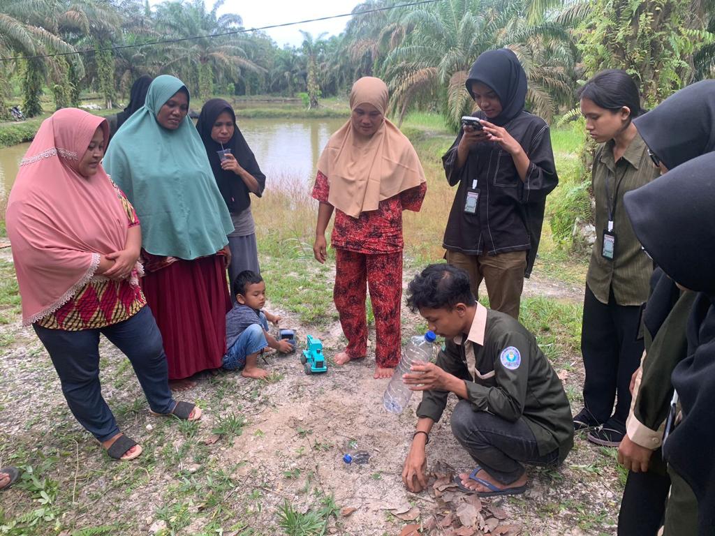 KUKERTA UNRI 2023: Pendidikan Mitigasi Bencana dan Biopori di Desa Sungai Geringging