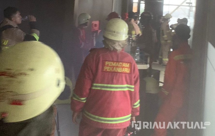 Kantor Bank Riau Kepri Terbakar, Api dari Panel Listrik