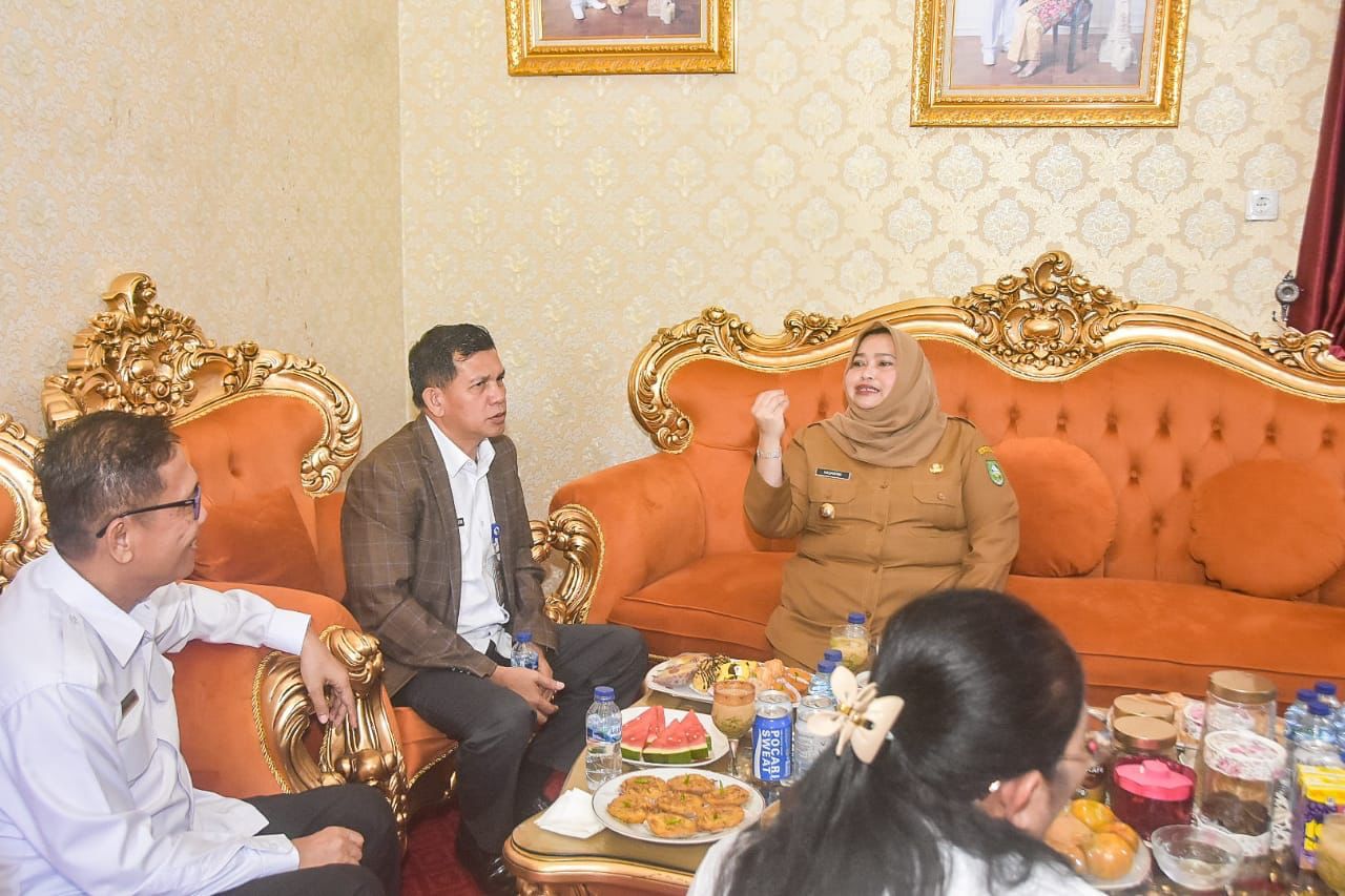 Bupati Kasmarni Komit Dukung Peningkatan RRI Bengkalis