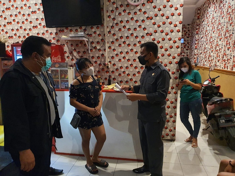 Satgas Covid-19 Imbau Warga dan Pelaku Usaha Patuhi SE