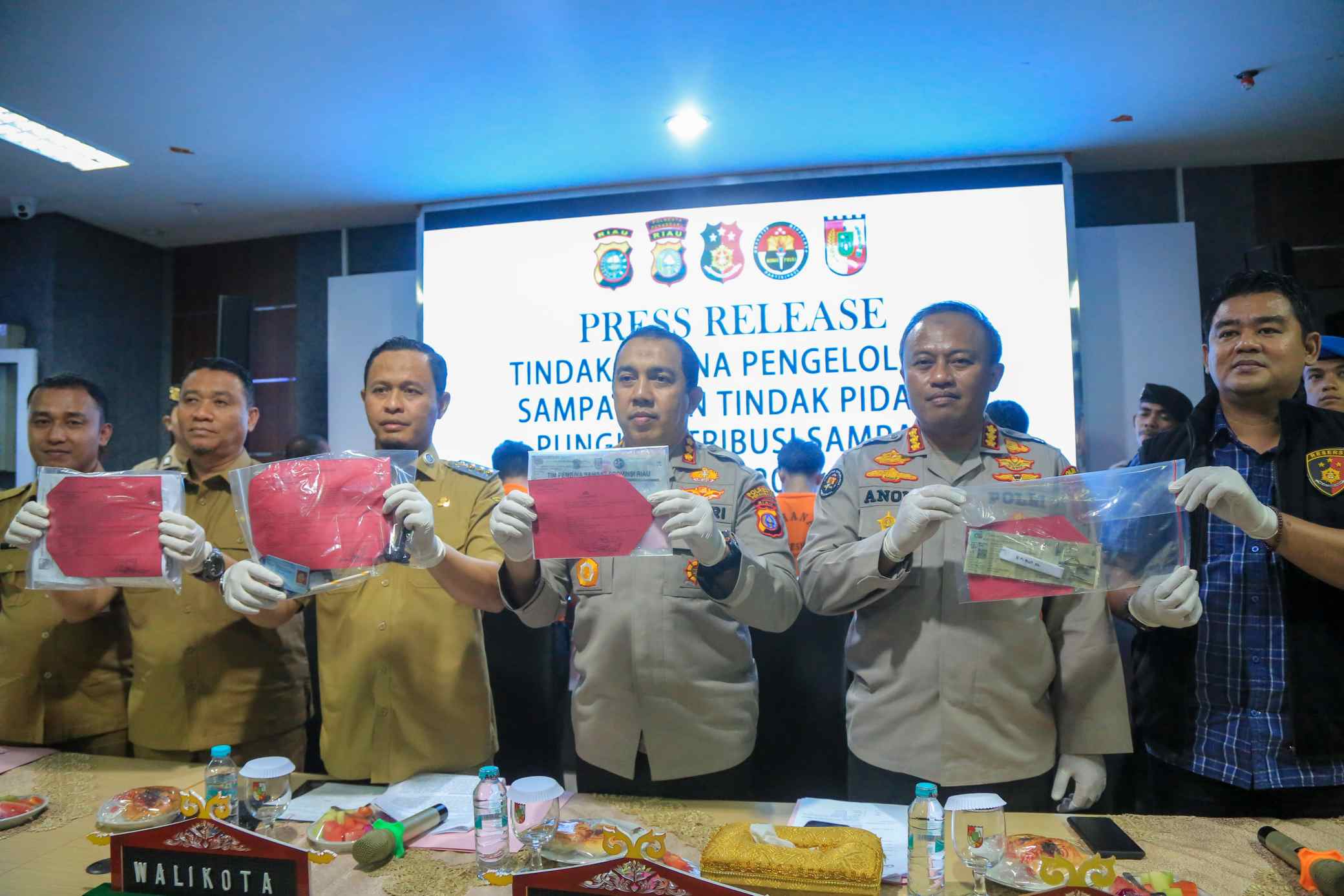 Wako Pekanbaru Soroti Masalah Sampah, 7 Tersangka Diamankan Polisi