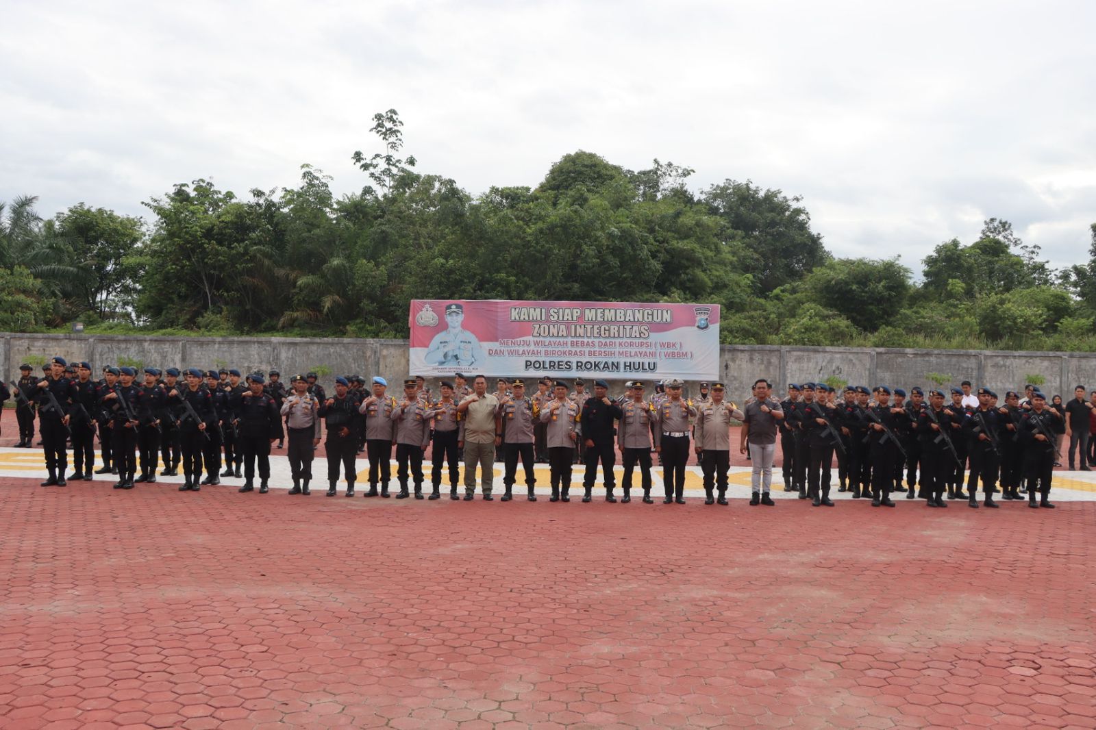 Apel Pelepasan Personil BKO Brimob Warnai Operasi Mantap Praja Lancang Kuning 2024 di Rokan Hulu