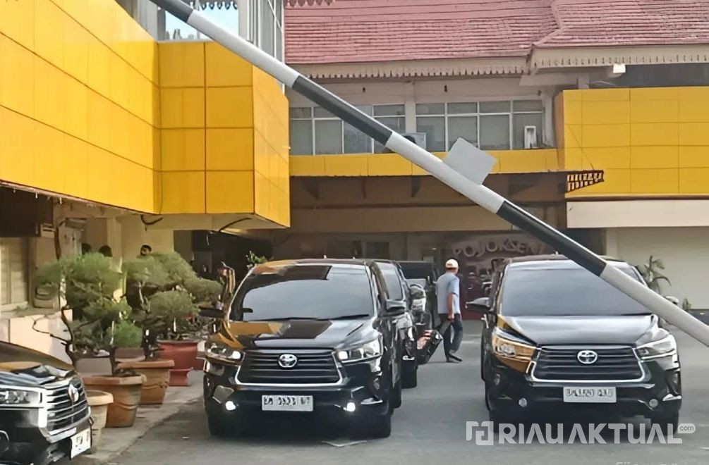 Geledah Disdik Riau Selama 9 Jam, KPK Angkut 3 Koper Dokumen