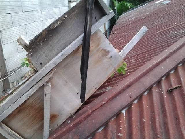 Rumah Warga Kejatuhan Material Pembangunan Mal dan Hotel