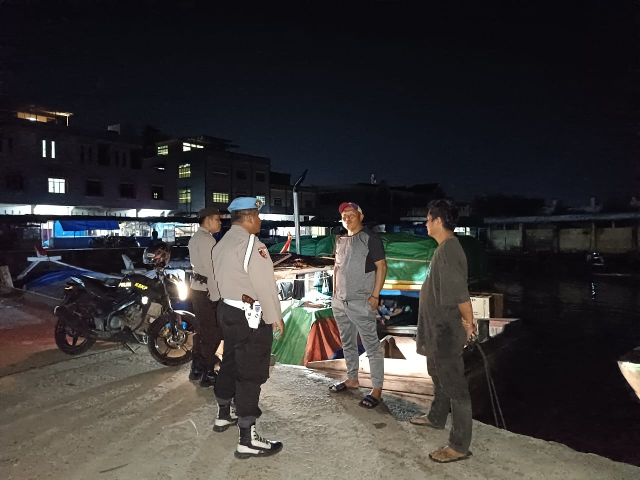 Patroli Harkamtibmas di Kawasan Pelabuhan Tembilahan, Polsek Sampaikan Pemilu Damai