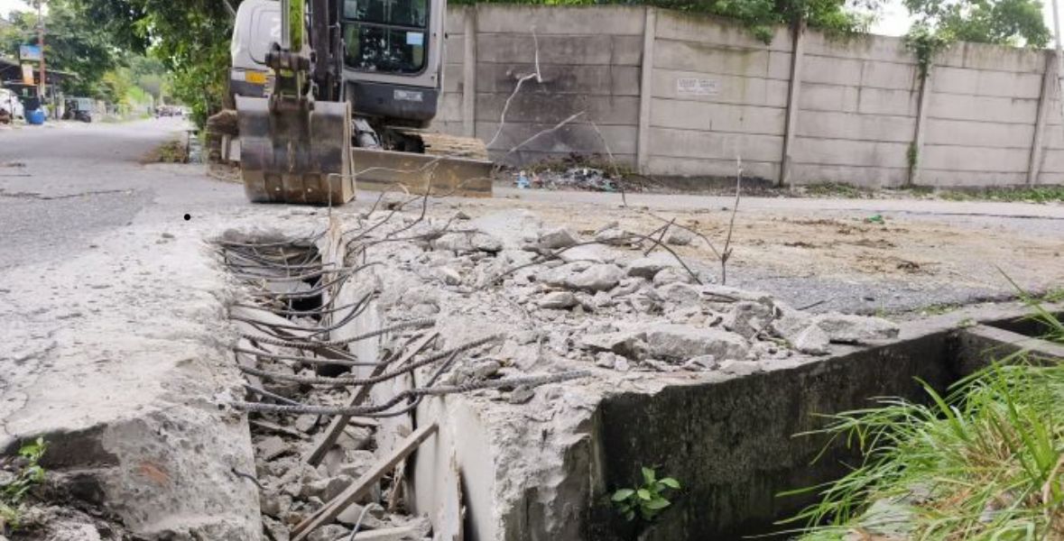 Kontraktor Ngamuk Rusak Drainase di Pekanbaru, Warga Murka: Ini Sudah Pidana!