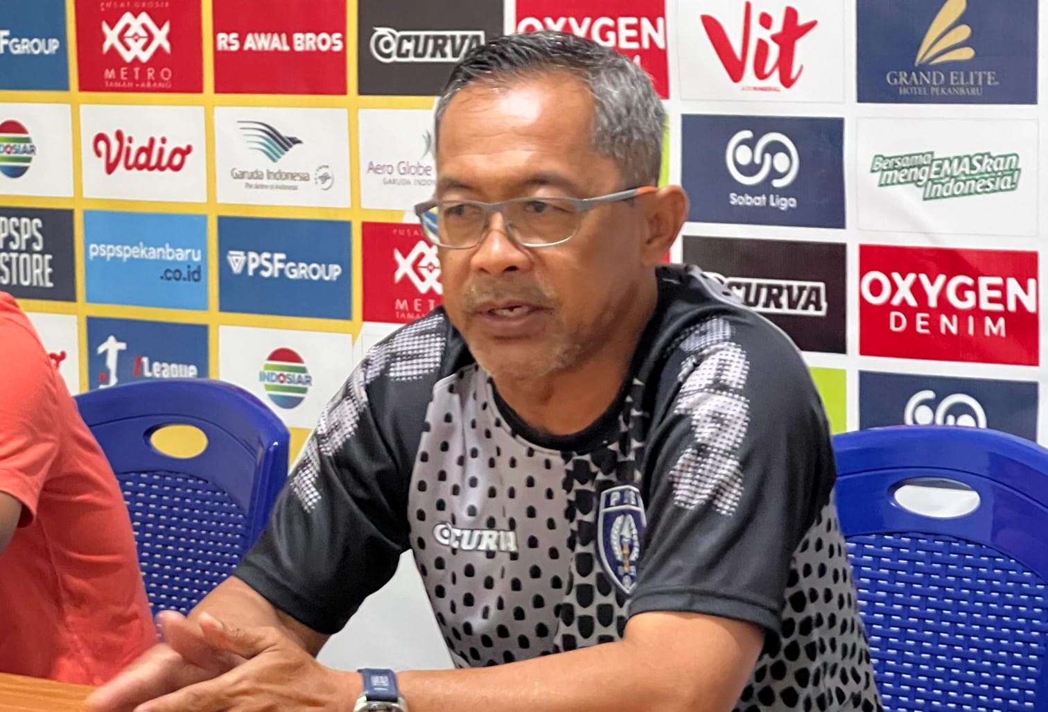 Jelang Laga Kontra Persekat, Aji Santoso Akui PSPS Hadapi Krisis Pemain