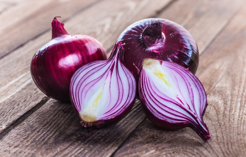 Mitos atau Fakta, Bawang Merah Bisa Obati Demam Pada Anak?