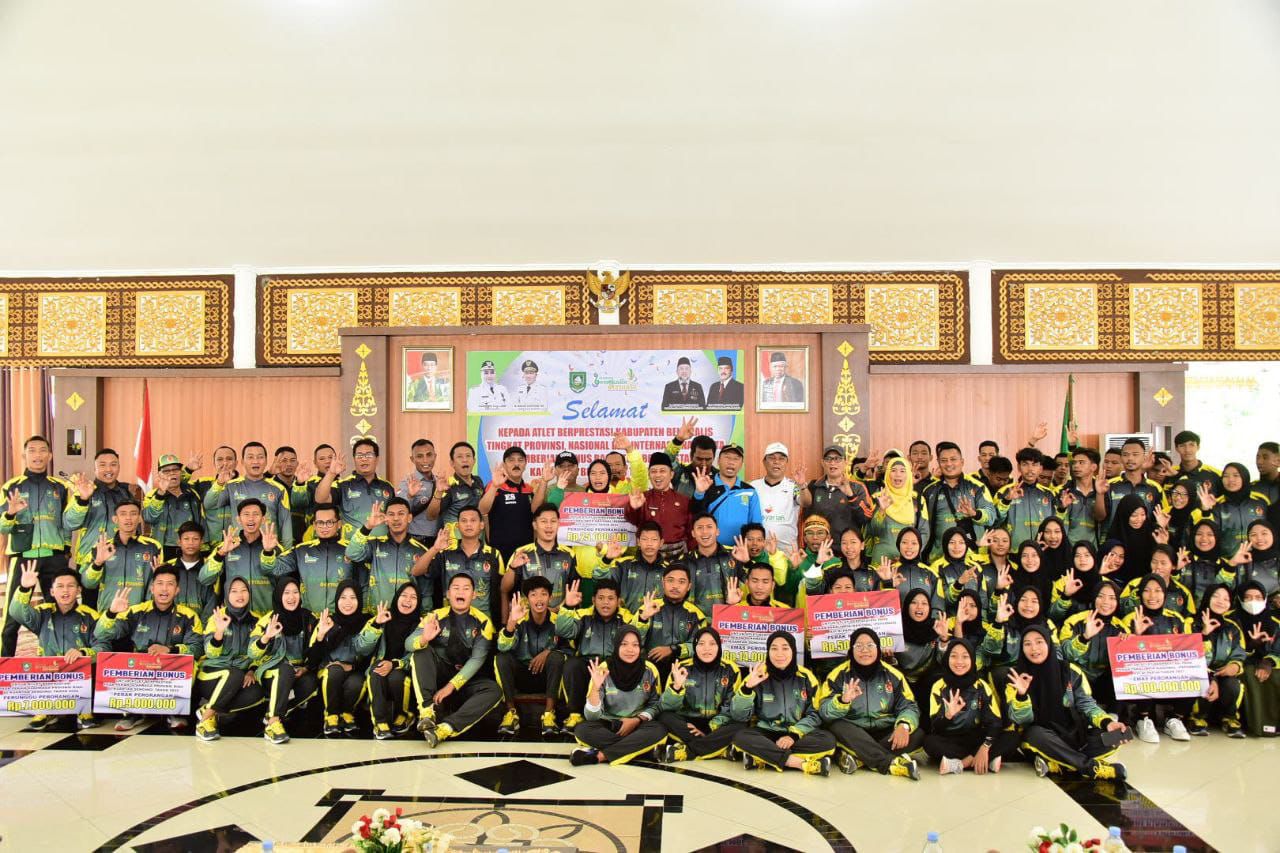 Raih Juara Umum Porprov, Bupati Bengkalis Kasmarni Berikan Bonus Rp3,9 Miliar