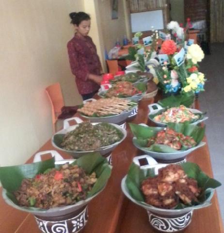 Mau Makan Khas Sunda, ke Saung Babeh 123 Aja !