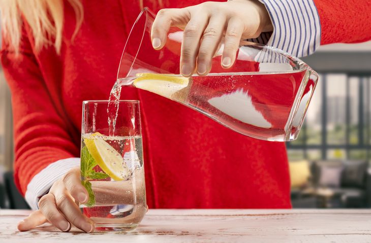 Makan Terlalu Banyak? Ini 5 Cara Alami untuk Bantu Detoks Tubuh