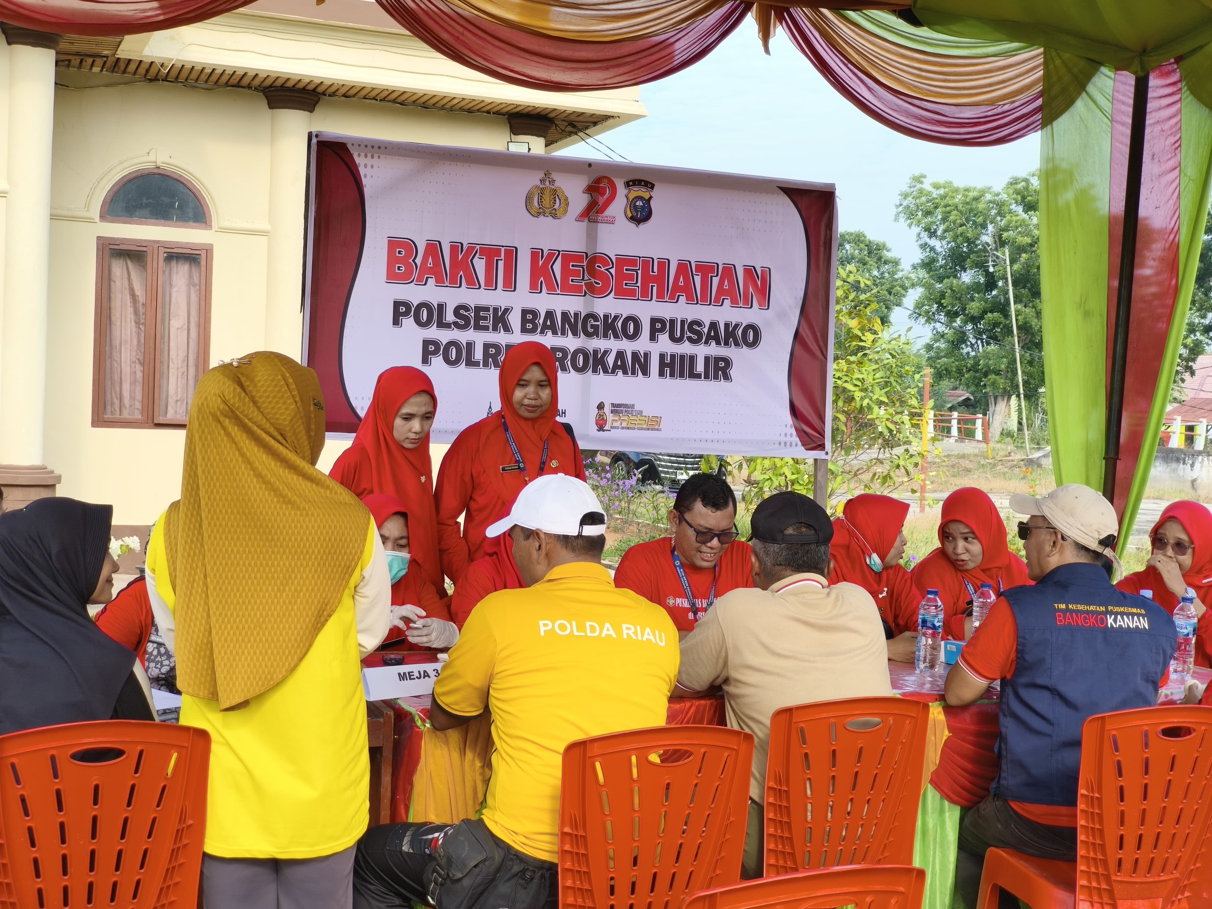 Sambut HUT Bhayangkara, Polsek Bangko Pusako Gelar Bakti Kesehatan