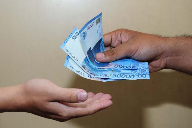 Benarkah Memberi Utang Itu Ladang Pahala? Ini Penjelasannya