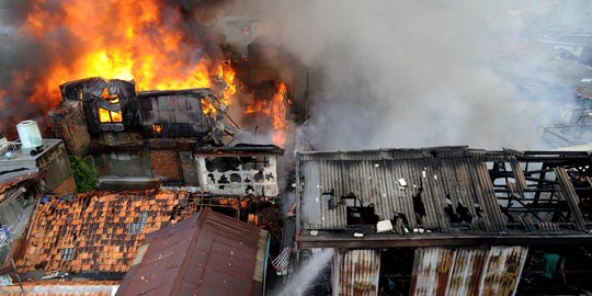 Kejam, Hanya Karena Tak Diberi Uang, Anak Bakar Rumah Orang Tua